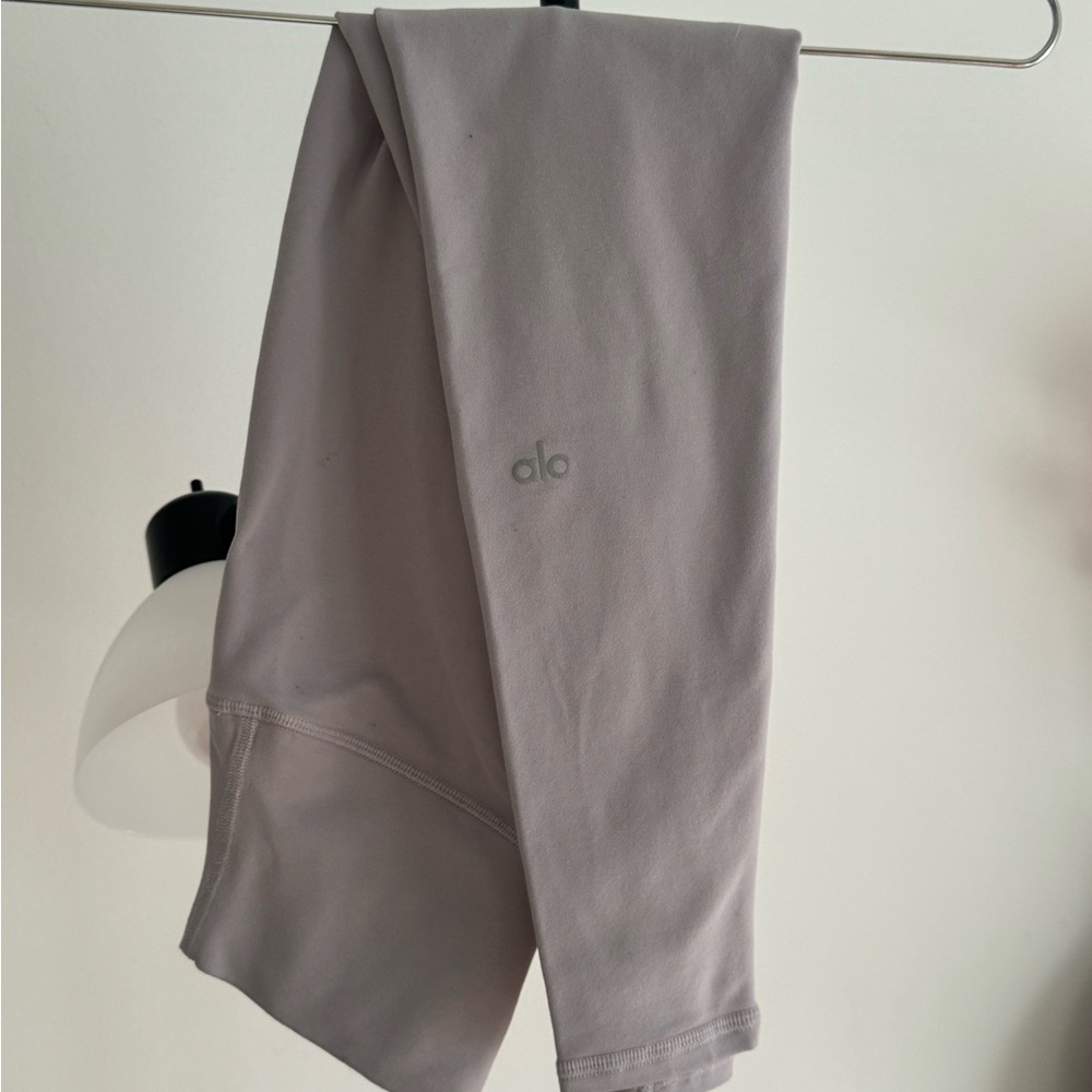 ALO Yoga lavender leggings